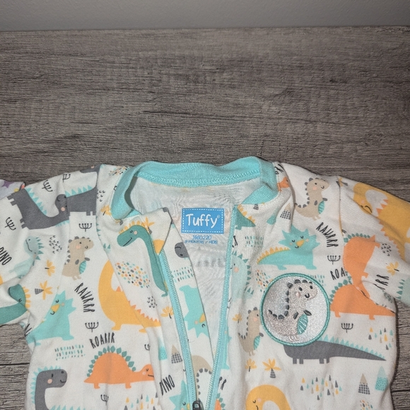 🎉3 for $20 onesie bundle🎉 - Picture 4 of 6